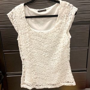 NWOT Suzy Shier sleeveless lace top.